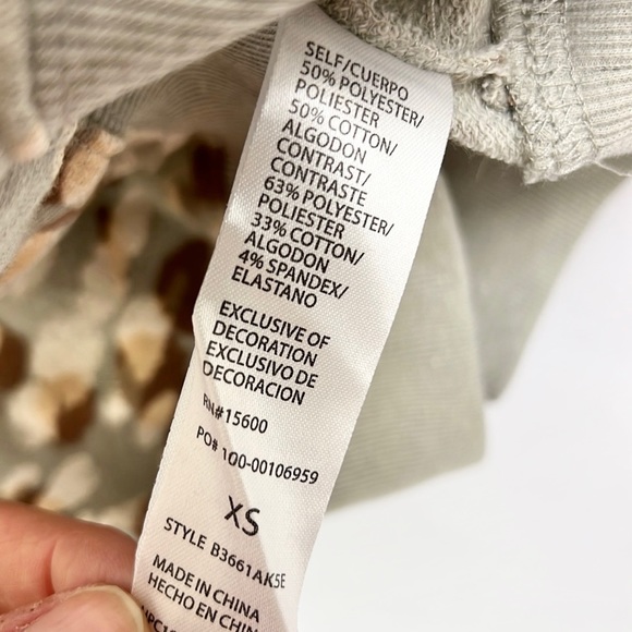 DEMOCRACY | ✨Gray Splatter Splotchy Print Pleated Shoulders Crewneck Sweatshirt - Picture 9 of 10